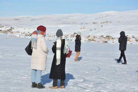 Çıldır Gölü buz 'nde kış masalı: Atlı kızaklarla buz üstünde sezon açıldı!