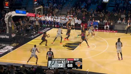 Wemby makes insane reverse alley-oop