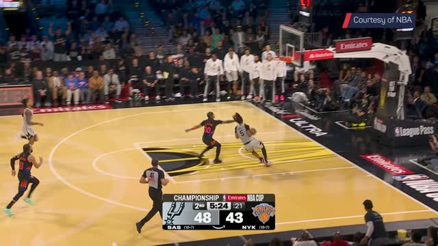 Wemby steals, Castle slams for the Spurs