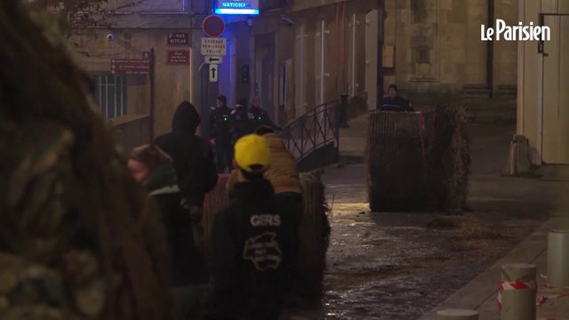 Colère des agriculteurs : du lisier déversé dans la nuit devant la préfecture du Gers