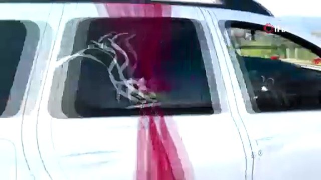 Paramotorla gelin arabasının önünü kestiler