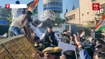 National Herald Case : जयपुर में कांग्रेस का BJP मुख्यालय की ओर मार्च, जूली और डोटासरा ने दी गिरफ्तारी
