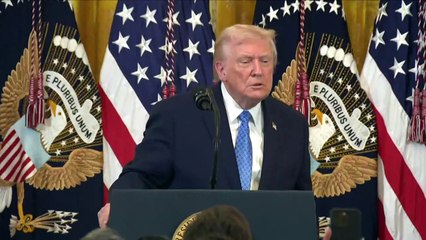 Trump anuncia bloqueo de "petroleros sancionados" que lleguen o salgan de Venezuela