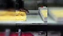 Börekçide iğrenç görüntü! Fare cirit atıyor