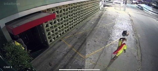 Dupla é flagrada invadindo clínica médica na Ponta Verde