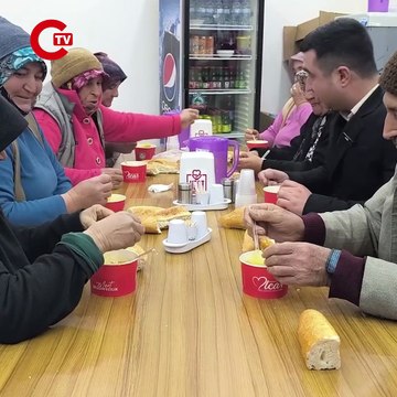 Kadirli Belediyesi Kent Lokantası'nda tarım işçilerine ücretsiz çorba ikramı... Bir işçi 70 yaşındayım, hala tarlada çalışıyorum
