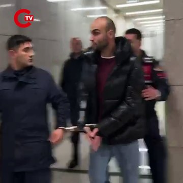 Uyuşturucu operasyonu kapsamında geçtiğimiz günlerde tutuklanan ve ünlü isimlerle verdiği pozlarla tanınan fenomen Sercan Yaşar, ifade vermek üzere Çağlayan Adliyesi’ne getirildi.