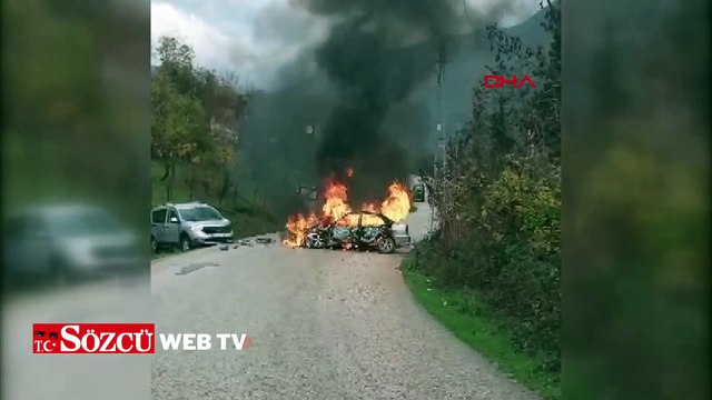 Hafif ticari araçla çarpışan otomobil alev aldı: 2 yaralı