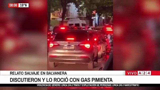 Furia en la calle: un conductor roció con gas pimienta a un motociclista que le destrozó el auto a golpes
