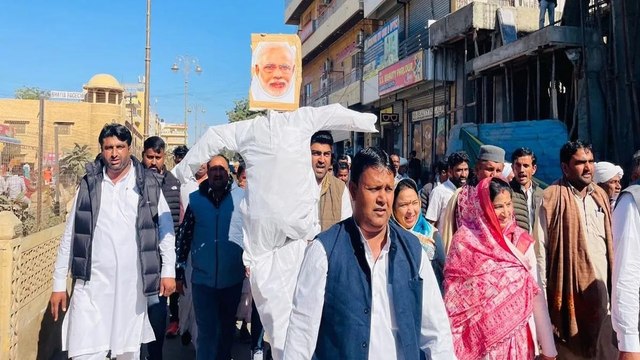 Video: जिला कांग्रेस कमेटी ने प्रधानमंत्री का पुतला फूंका, केंद्र सरकार पर तानाशाहीपूर्ण रवैया अपनाने का आरोप