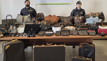 Parma, maxi sequestro al mercato della Ghiaia: migliaia di articoli di lusso contraffatti (17.12.25)