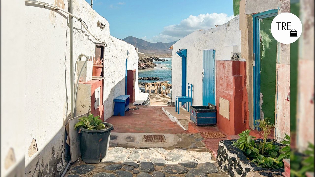 He recorrido toda España y este es el pueblo pesquero más tradicional que hay: calles de arena encantadoras y el mejor caldo de pescado