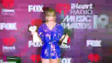 Kylie Jenner Teases Make Up Collection With Kendall Jenner | Hollywoodlife