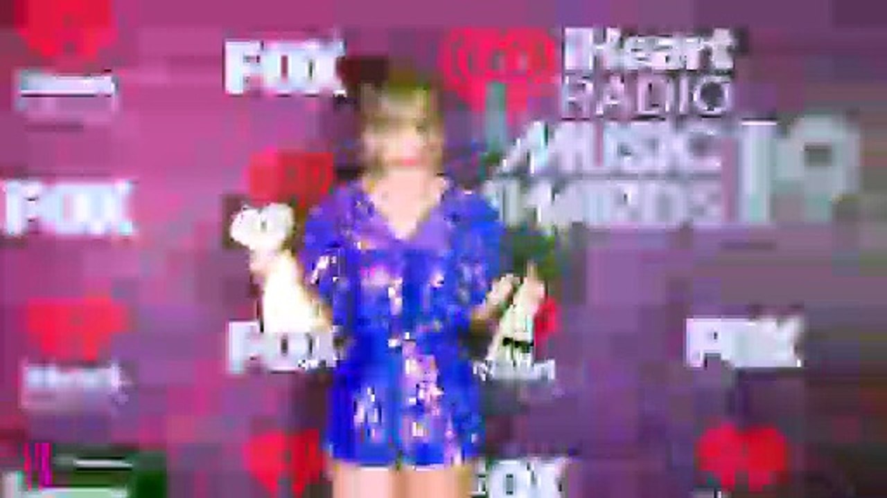 Kylie Jenner Teases Make Up Collection With Kendall Jenner | Hollywoodlife