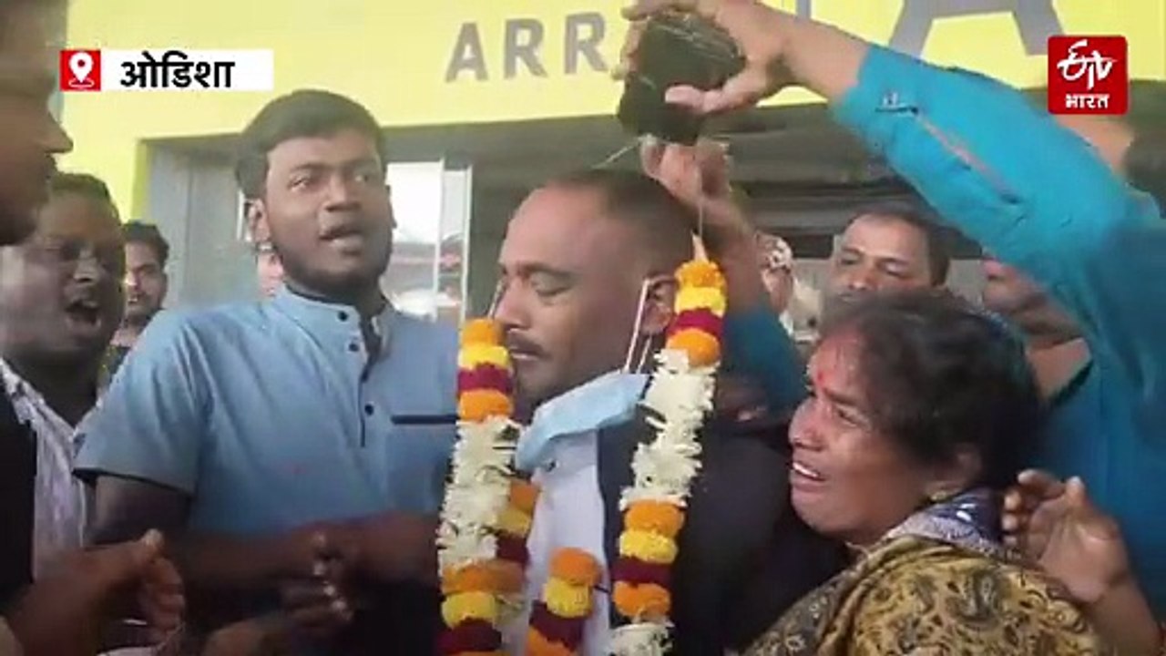 सूडान से मौत को मात देकर देश लौटा ओडिशा का लाल, भुवनेश्वर एयरपोर्ट पर दिखा बेहद भावुक पल
