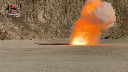 Napoli, carabinieri sequestrano e fanno brillare 44 chili di botti illegali (17.12.25)