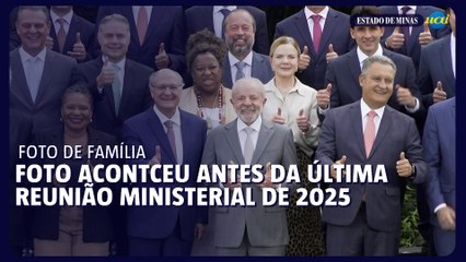 Lula e ministros do Governo tiram foto de família em Brasília