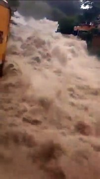 🌧️ Brésil | Des pluies diluviennes frappent Petrópolis, la ville en alerte maximale De fortes pluies ont provoqué ce mardi des inondations destructrices à Petrópolis, dans la région serrana de l’État de Rio de Janeiro.