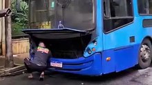 Ônibus pega fogo em bairro de BH