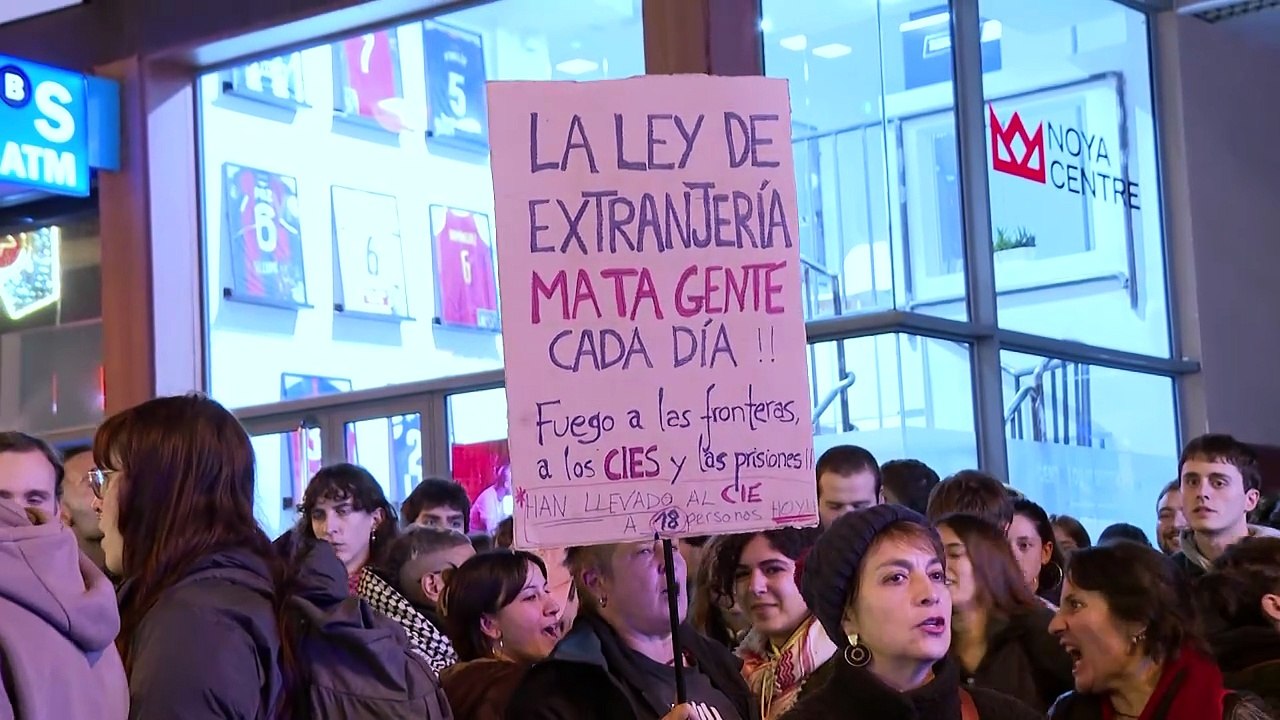 Unas 250 personas se concentran en Badalona para protestar por el desalojo del B9