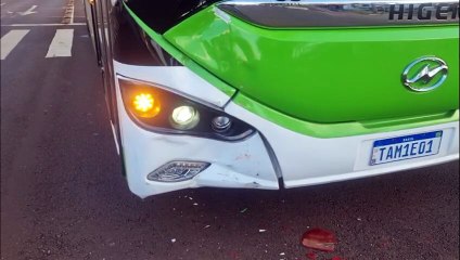 Acidente entre ônibus e carro é registrado no Bairro São Cristóvão