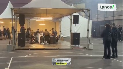 Pagode com música provocativa ao Palmeiras rola solto