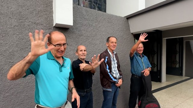 mqn-Los hermanos de los rezos llevan la Navidad de casa en casa-171225