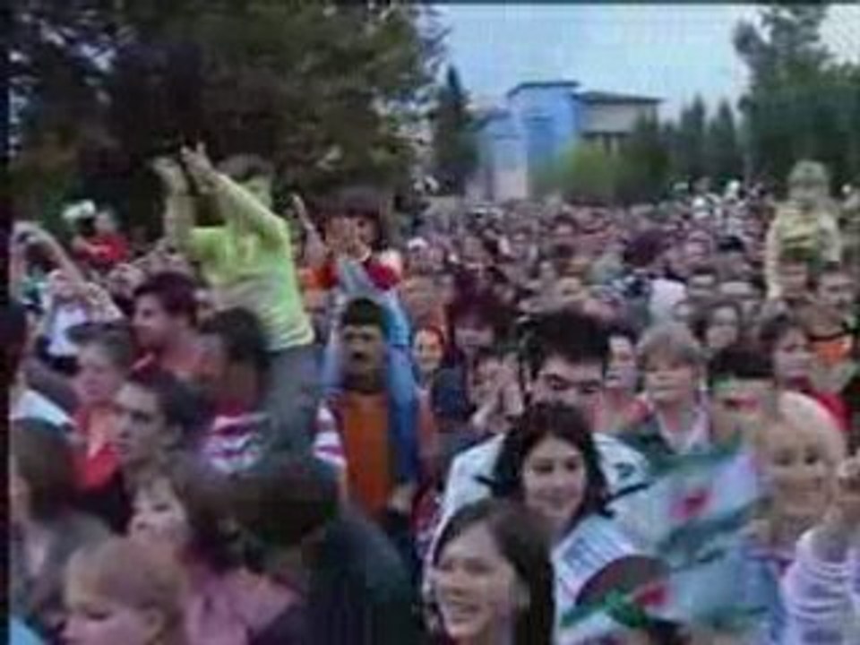 A Neoton Familia is Borbély László mellett