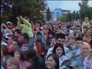 A Neoton Familia is Borbély László mellett