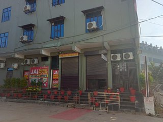 नीमराणा में गेस्ट हाउस में लगी आग, एक युवक की मौत, चार झुलसे