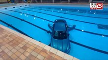 Mujer perdió el control del auto... ¡y terminó dentro de una piscina olímpica!