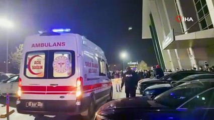 Bir çocuk dövüldü, 2 veli bıçaklandı, ortalık savaş alanına döndü!