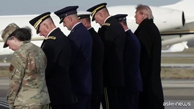 Trump assiste al ritorno dei soldati statunitensi uccisi in Siria