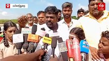 மூங்கில் பாலத்தை ஆபத்தான முறையில் கடந்து செல்லும் மாணவர்கள்