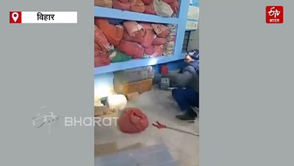 थाने में घुसा 5 फीट का विषधर सांप, कई दिनों तक नहीं सोए पुलिसवाले, देखें रेस्क्यू का VIDEO