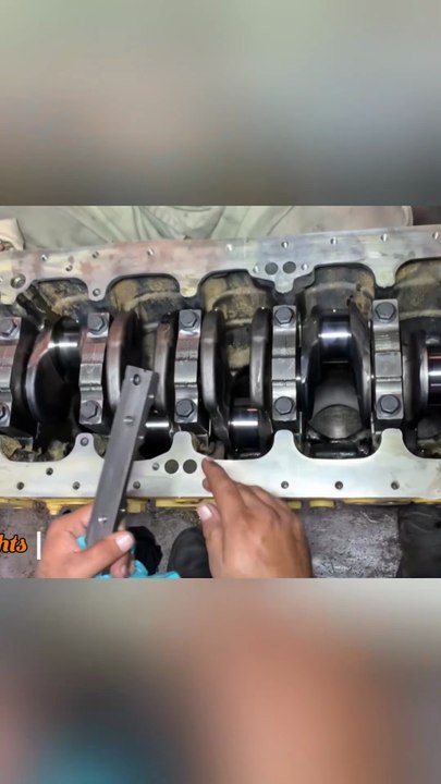 Rebuilding a Caterpillar C7 Diesel Engine | CAT C7 Engine Full Assembling Process