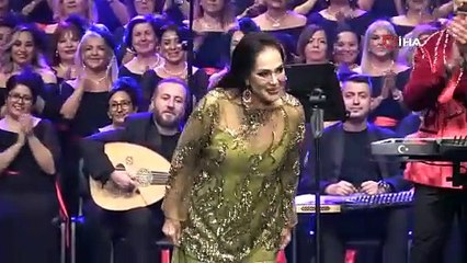 Türkan Şoray, ‘İyilik Korosu’ ile Mersin’de sanatseverlerle buluştu