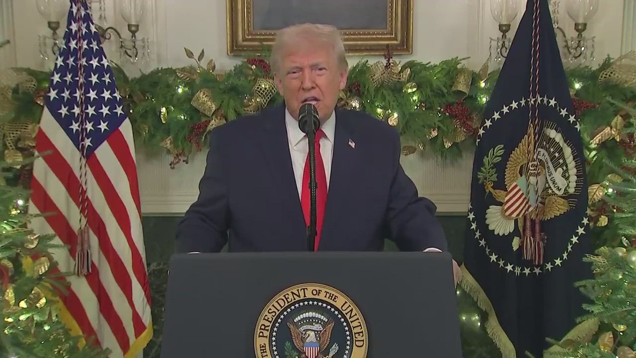 Trump's exaggerated speech, described as 'a maniac at some sort of demented open mic'