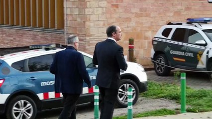 Los Mossos y la Guardia Civil registran laboratorio IRTA investigado por la peste porcina