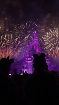 💖🇫🇷 C’est la fête !! Disneyland Paris et Dronisos - Drone Light Shows ont émerveillé les visiteurs du parc💖💥ABONNES-TOI STP🙏💖 MERCI 🙏💖💥