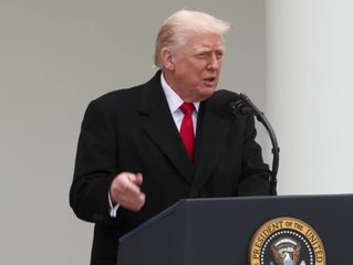 Trump verspottet Biden auf neuer Gedenktafel im Weißen Haus