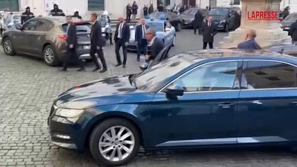 Roma, il Papa visita mostra alla Biblioteca del Senato: le immagini del pontefice accolto da La Russa