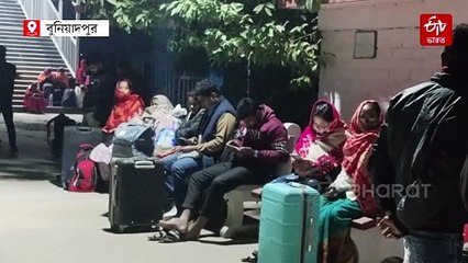 দীর্ঘদিন ধরে বন্ধ রেল স্টেশনের ফার্স্ট ক্লাস ওয়েটিং রুম, চরম সমস্যায় যাত্রীরা