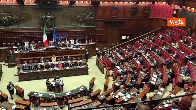 Ma che sta a dì , grida e gesti dei Deputati Pd durante informativa Meloni alla Camera
