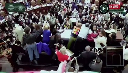Bronca monumental entre diputadas en el Parlamento de Ciudad de México