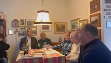 Il coro della Sat festeggia... cantando i 100 anni di Lino Zanotelli
