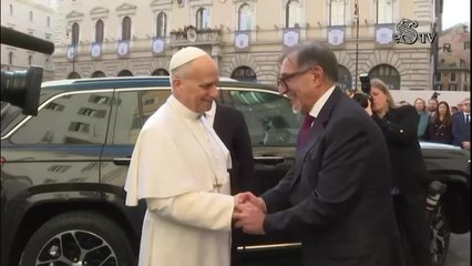 Roma, la visita a sorpresa di Prevost al Senato: La Russa gli dona la campanella d'Aula