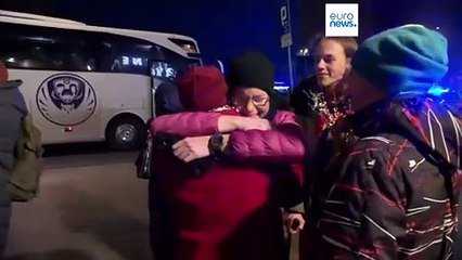 "Мы были в плену у инопланетян": белорусские политзаключённые прибыли в Варшаву