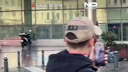 Çiftçiler Brüksel'de Avrupa Parlamentosu yakınında polisle çatıştı