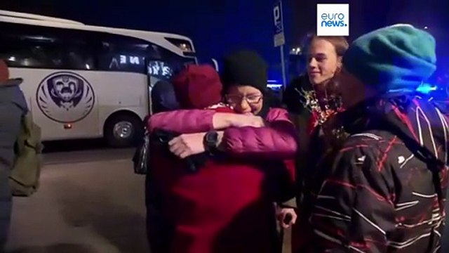 Los presos políticos bielorrusos liberados por el régimen de Lukashenko llegan a Varsovia